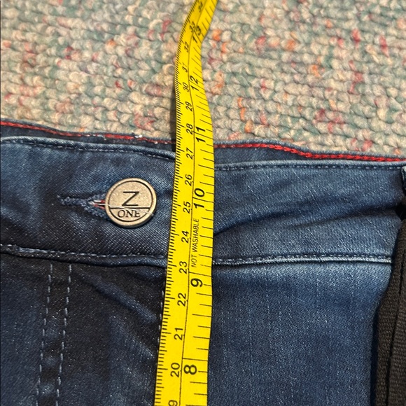 Woman’s ZOne NWT size 12 bedazzled Jeans - Picture 8 of 12